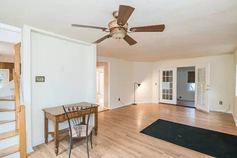 Living - 170 Parkerview St, Springfield, MA 01129 photo 5 of 6