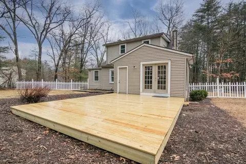 Exterior - 170 Parkerview St, Springfield, MA 01129 photo 9 of 10