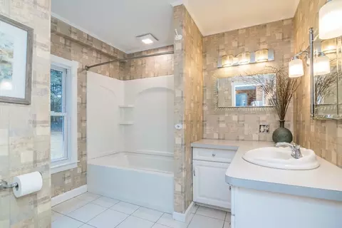 Bath - 170 Parkerview St, Springfield, MA 01129 photo 3 of 3