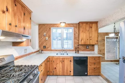 Kitchen - 170 Parkerview St, Springfield, MA 01129 photo 2 of 4