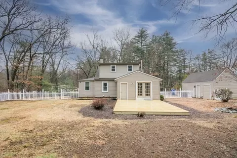 Exterior - 170 Parkerview St, Springfield, MA 01129 photo 7 of 10
