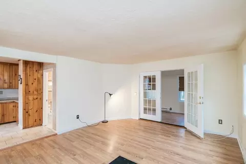 Living - 170 Parkerview St, Springfield, MA 01129 photo 3 of 6
