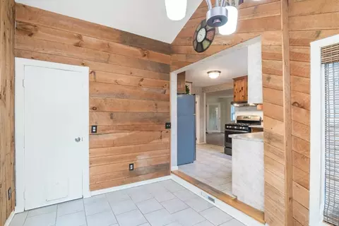 Entry Way - 170 Parkerview St, Springfield, MA 01129 photo 2 of 2