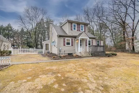 Exterior - 170 Parkerview St, Springfield, MA 01129 photo 2 of 10