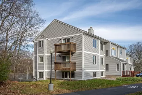 330 Sunderland Rd #35, Worcester, MA 01604