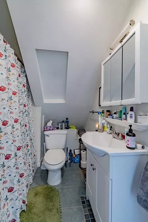 Bath - 18 Gaugh St, Easthampton, MA 01027 photo 1 of 2