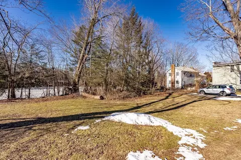 Exterior - 18 Gaugh St, Easthampton, MA 01027 photo 4 of 9