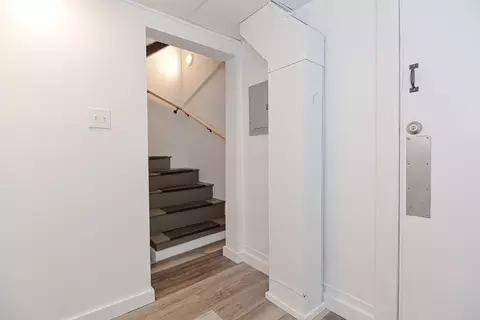 Entry Way - 139 Prospect St, Gloucester, MA 01930 photo 3 of 4