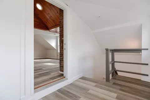 Entry Way - 139 Prospect St, Gloucester, MA 01930 photo 4 of 4
