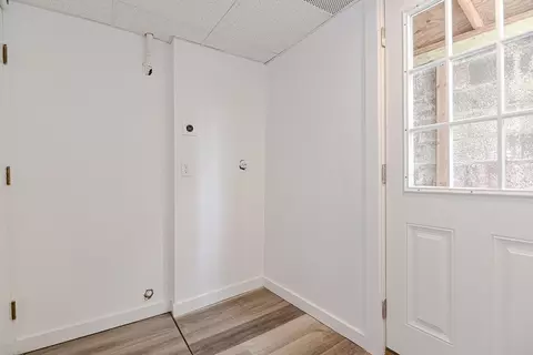 Entry Way - 139 Prospect St, Gloucester, MA 01930 photo 2 of 4