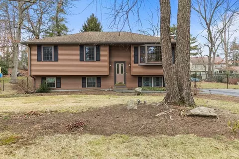 60 Mckeon Dr, North Attleboro, MA 02760