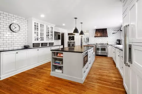 41 Rustic Dr, Cohasset, MA 02025