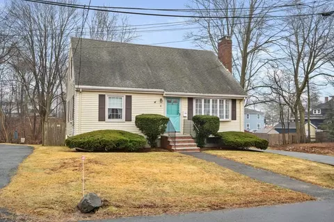 6 Sutton Ter, Salem, MA 01970