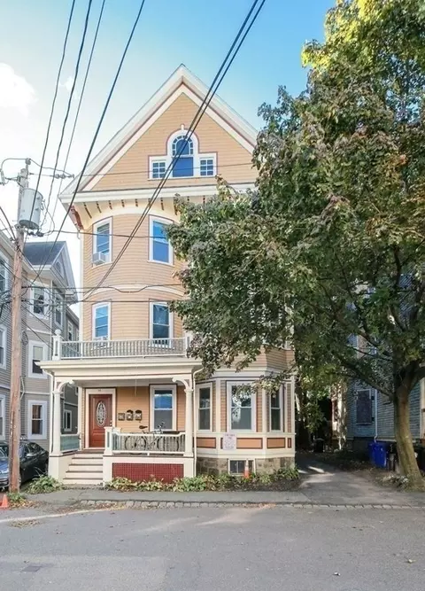 11 E Milton Rd, Brookline, MA 02445