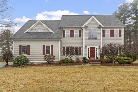 4 Hubley Ln, Southborough, MA 01772