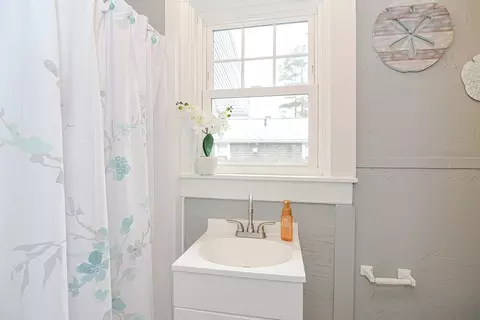 10 Sherman St, Wareham, MA 02571 photo 9