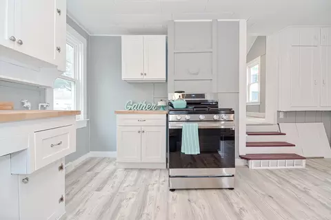 10 Sherman St, Wareham, MA 02571 photo 3