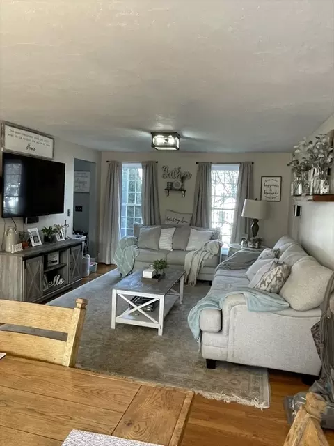 7 Ash Ln, Dudley, MA 01571 photo 6