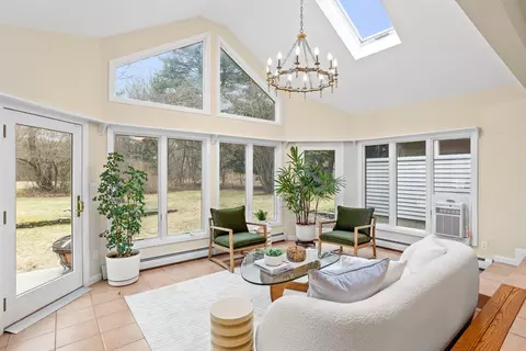 23 Elmbrook Rd, Bedford, MA 01730