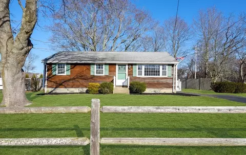 Exterior - 10 Marshview Dr, Marshfield, MA 02050 photo 2 of 11