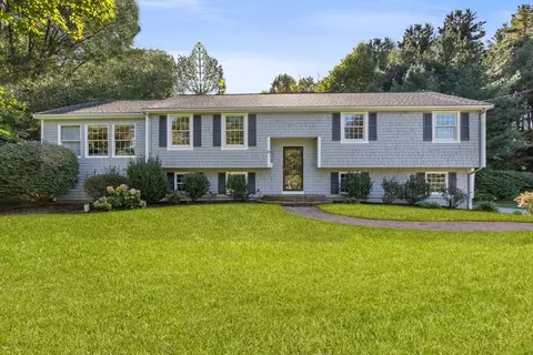 18 Grenadier Rd, Hingham, MA 02043