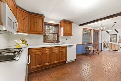 Kitchen - 17 Sturges Rd, Reading, MA 01867 photo 3 of 4