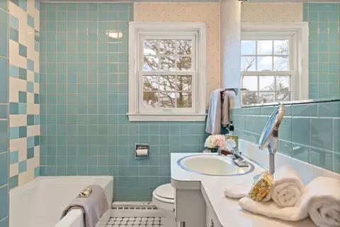 Bath - 17 Sturges Rd, Reading, MA 01867 photo 1 of 1