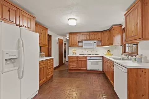 Kitchen - 17 Sturges Rd, Reading, MA 01867 photo 2 of 4