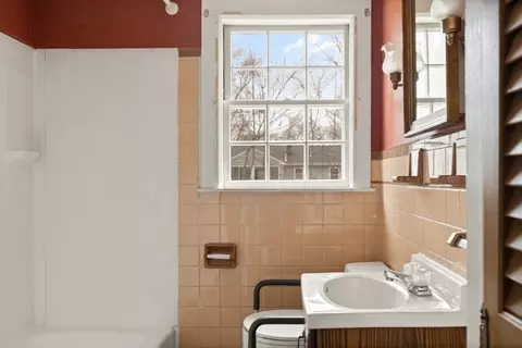 Bath - 59 Springvale Rd, Reading, MA 01867 photo 1 of 1