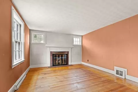 Living - 59 Springvale Rd, Reading, MA 01867 photo 2 of 6