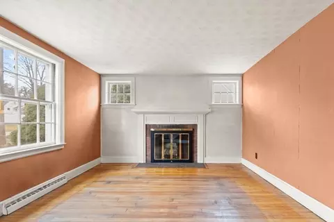 Living - 59 Springvale Rd, Reading, MA 01867 photo 3 of 6