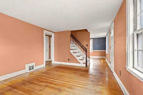 Living - 59 Springvale Rd, Reading, MA 01867 photo 5 of 6