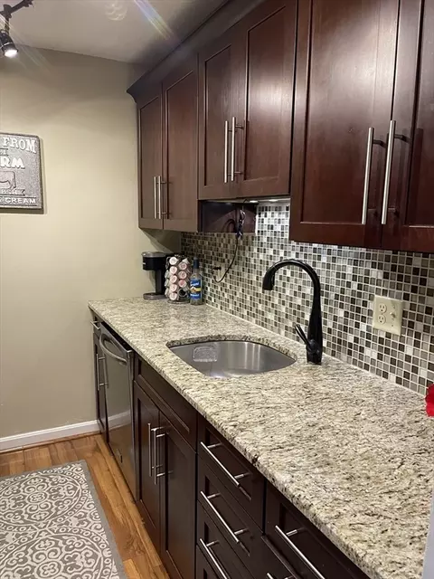 807 Franklin Xing #807, Franklin, MA 02038