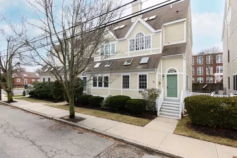 5 Munroe St #5, Newburyport, MA 01950