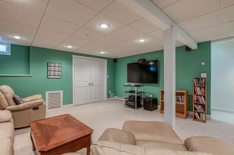 Living - 25 Delcor Dr #25, Walpole, MA 02081 photo 8 of 9