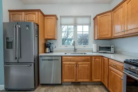Kitchen - 25 Delcor Dr #25, Walpole, MA 02081 photo 2 of 3