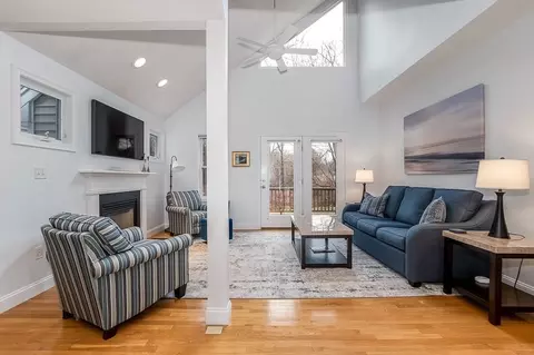 Living - 25 Delcor Dr #25, Walpole, MA 02081 photo 4 of 9