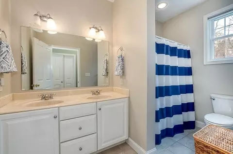 Bath - 25 Delcor Dr #25, Walpole, MA 02081 photo 1 of 3