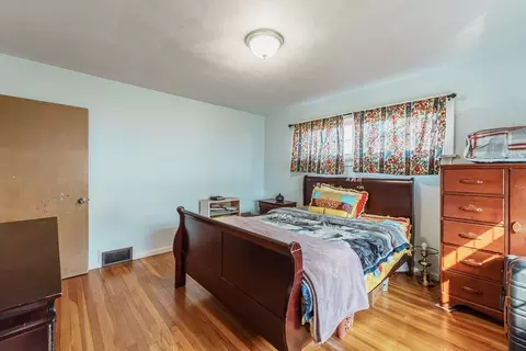 333 Surrey Rd, Springfield, MA 01118 photo 9