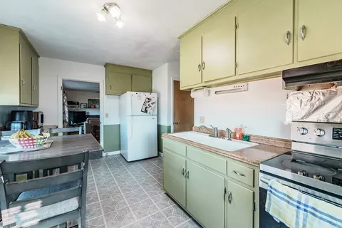 333 Surrey Rd, Springfield, MA 01118 photo 22
