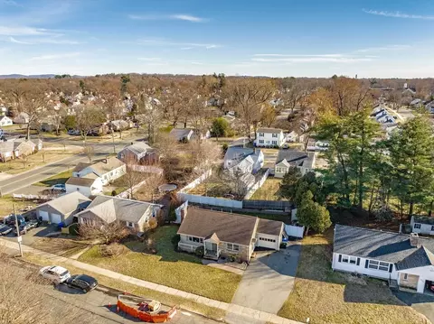 333 Surrey Rd, Springfield, MA 01118 photo 42