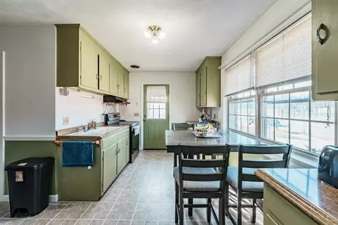 333 Surrey Rd, Springfield, MA 01118 photo 19