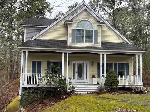 32 Tasmania Dr, Yarmouth, MA 02675