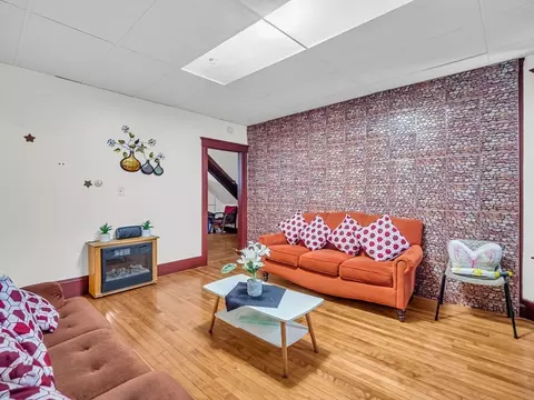 Living - 69 Providence St, Worcester, MA 01604 photo 4 of 8