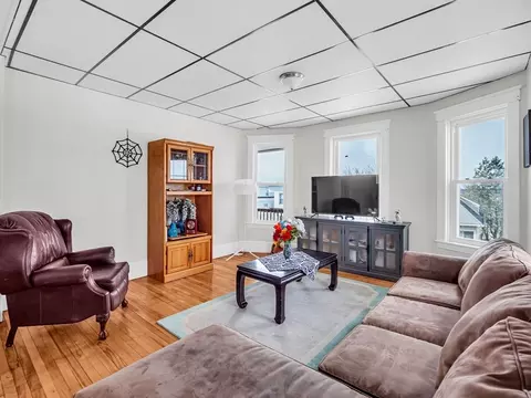 Living - 69 Providence St, Worcester, MA 01604 photo 3 of 8
