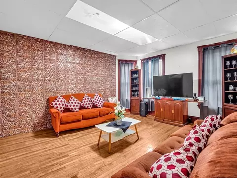 Living - 69 Providence St, Worcester, MA 01604 photo 5 of 8