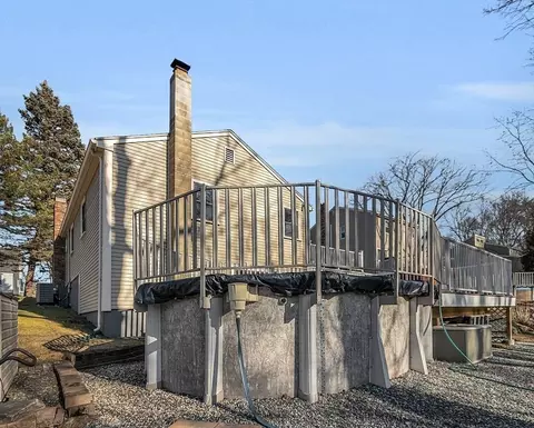 Exterior - 62 Longfellow Rd, Reading, MA 01867 photo 10 of 12