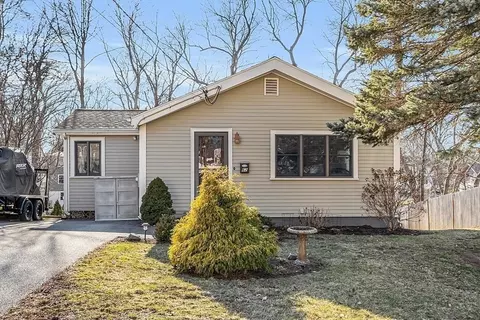 Exterior - 62 Longfellow Rd, Reading, MA 01867 photo 2 of 12