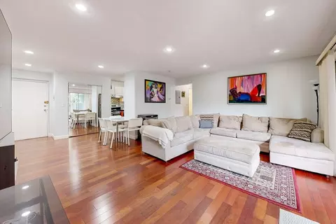 383 Langley Rd #3, Newton, MA 02459