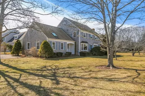 239 Gosnold St, Barnstable, MA 02601